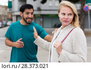 Couple is quarrelling because of the disagreements between them. Стоковое фото, фотограф Яков Филимонов / Фотобанк Лори