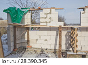 Строительство загородного дома из газосиликатного блока. Стоковое фото, фотограф Олег Хархан / Фотобанк Лори