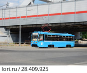 Городской трамвай 34 маршрута. Щербаковская улица. Район Измайлово. Город Москва (2018 год). Редакционное фото, фотограф lana1501 / Фотобанк Лори