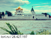 Male Ipatievsky Monastery at cloudy day in Kostroma, Russia (2016 год). Стоковое фото, фотограф Яков Филимонов / Фотобанк Лори