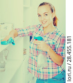 cleaner girl working. Стоковое фото, фотограф Яков Филимонов / Фотобанк Лори