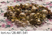 Christmas decoration on textile background top view. Стоковое фото, агентство Ingram Publishing / Фотобанк Лори