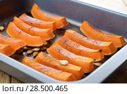 Homemade halloween baked pumpkin slices in baking pan. Стоковое фото, фотограф Olena Mykhaylova / Ingram Publishing / Фотобанк Лори