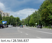 Проезжая части дороги на улице Ленина. Город Реутов. Московская область (2018 год). Редакционное фото, фотограф lana1501 / Фотобанк Лори