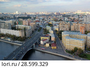 Москва. Краснохолмский мост и панорама Таганского района со смотровой площадки в Свиссотель Красные холмы (2017 год). Стоковое фото, фотограф Елена Орлова / Фотобанк Лори