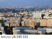 Старые и новые здания в центре Москвы: панорама Таганского района со смотровой площадки в Свиссотель Красные холмы (2017 год). Стоковое фото, фотограф Елена Орлова / Фотобанк Лори