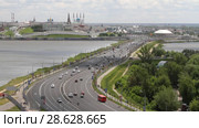 Транспортная дамба, река Казанка и Казанский кремль. Казань, Татарстан, Россия (2018 год). Стоковое видео, видеограф Вадим Хомяков / Фотобанк Лори