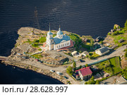 Церковь во имя Сретения Господня на закате. Микрорайон Соломенное, Петрозаводск, Карелия. Аэрофотосъёмка (2010 год). Стоковое фото, фотограф Сергей Цепек / Фотобанк Лори