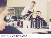 Smiling man client discussing his future haircut. Стоковое фото, фотограф Яков Филимонов / Фотобанк Лори
