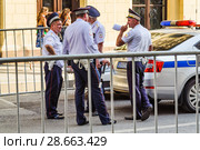 Сотрудники ДПС на Ильинке. Москва (2018 год). Редакционное фото, фотограф Алёшина Оксана / Фотобанк Лори