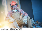 breaking interior wall. worker portrait with demolition hammer. Стоковое фото, фотограф Дмитрий Калиновский / Фотобанк Лори