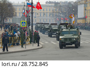 Колонна автомобилей БМ-21-1 с установками реактивной системы залпового огня  "Град" после военного парада в честь Дня Победы. Санкт-Петербург (2017 год). Редакционное фото, фотограф Виктор Карасев / Фотобанк Лори