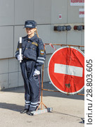 Children in the form of a police officer conduct training on traffic rules. (2017 год). Редакционное фото, фотограф Акиньшин Владимир / Фотобанк Лори