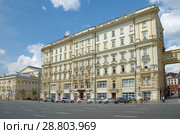 Москва, Театральный проезд, 3. Бывший доходный дом и центральные бани Хлудовых, 1889 г.. Министерство по чрезвычайным ситуациям России (2018 год). Редакционное фото, фотограф Елена Коромыслова / Фотобанк Лори