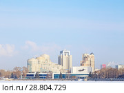 Екатеринбург. ККТ "Космос" и современные высотные здания рядом с ним (2015 год). Редакционное фото, фотограф Светлана Зотеева / Фотобанк Лори