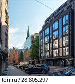 Латвия. Рига. Новый дом на улице Базницас (Baznīcas) 18а – «Club Central Residence» (2018 год). Редакционное фото, фотограф Юрий Кирсанов / Фотобанк Лори