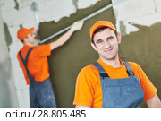 plaster service. portrait of male plasterer. Стоковое фото, фотограф Дмитрий Калиновский / Фотобанк Лори
