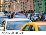 Машина ДПС с включенными проблесковыми маячками на улице Ильинка (2018 год). Редакционное фото, фотограф Алёшина Оксана / Фотобанк Лори