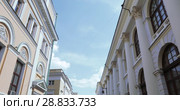 Upper floors of house on Ilyinka. Стоковое видео, видеограф Потийко Сергей / Фотобанк Лори