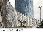 Москва, здание Azimut отель Олимпик. Олимпийский проспект, 18/1 (2018 год). Редакционное фото, фотограф Наталья Николаева / Фотобанк Лори