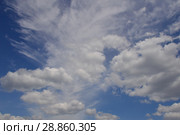 Синее небо с белыми воздушными облаками. Стоковое фото, фотограф lana1501 / Фотобанк Лори