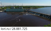 Водосливая плотина и основное здание Волховской ГЭС. Город Волхов (2018 год). Стоковое видео, видеограф Кекяляйнен Андрей / Фотобанк Лори