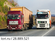 MAN TGA and Volvo FH12 (2015 год). Редакционное фото, фотограф Art Konovalov / Фотобанк Лори