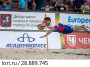 Игрок сборной России забивает победный гол в матче чемпионата Европы по пляжному регби между мужскими сборными в центре пляжных видов спорта "Динамо" в городе Москве, Россия (2018 год). Редакционное фото, фотограф Николай Винокуров / Фотобанк Лори