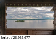 Россия, Карелия,  Онежское озеро. Вид с  крыльца Успенской церкви (2015 год). Стоковое фото, фотограф Александр Циликин / Фотобанк Лори