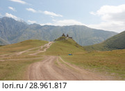 Троицкая церковь в Гергети ( Гергетис Цминда Самеба)  у подножья Казбека, Грузия. Стоковое фото, фотограф Олег Хархан / Фотобанк Лори