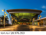 The theater building in Ashdod in the evening, Israel (2016 год). Редакционное фото, фотограф Наталья Волкова / Фотобанк Лори