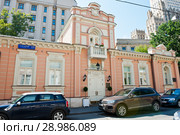 Особняк Н. К. Боля — К. А. Гутхейля. Денежный переулок, дом 13, стр. 1. Москва (2018 год). Редакционное фото, фотограф E. O. / Фотобанк Лори