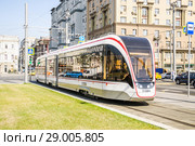 Трамвай 71-931М "Витязь-М" № 31084, маршрут № 9 на площади Тверская Застава (2018 год). Редакционное фото, фотограф Алёшина Оксана / Фотобанк Лори