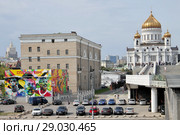 Москва. Вид на Болотную набережную и храм Христа Спасителя (2018 год). Редакционное фото, фотограф Илюхина Наталья / Фотобанк Лори