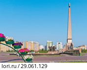 Россия, Тюменская область, Ханты-Мансийский национальный округ; город Нефтеюганск; Памятник  "Первопроходцам, основателям города Нефтеюганска, посвящается" (2018 год). Редакционное фото, фотограф Александр Циликин / Фотобанк Лори