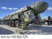 Российский подвижный грунтовый ракетный комплекс стратегического назначения "Тополь" с межконтинентальной баллистической ракетой на Международном военно-техническом форуме АРМИЯ-2018. Редакционное фото, фотограф Игорь Долгов / Фотобанк Лори