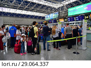 Sochi, Russia - June 6. 2018. queue to registration desks of airline Pobeda in international airport Adler. Редакционное фото, фотограф Володина Ольга / Фотобанк Лори
