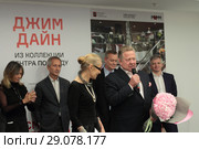 Директор Ольга Свиблова на открытии выставки в МАММ «Джим Дайн. Из коллекции Центра Помпиду» (2018 год). Редакционное фото, фотограф Дмитрий Неумоин / Фотобанк Лори