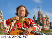 Musician playing an old Russian musical instrument gusli (2018 год). Стоковое фото, фотограф Алексей Кузнецов / Фотобанк Лори