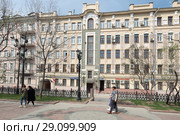Москва, Рождественский бульвар дом 17 весной (2018 год). Редакционное фото, фотограф Дмитрий Неумоин / Фотобанк Лори