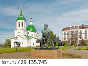 Россия, Сибирь, Тюменская область, Тобольск, памятник  Достоевскому (2018 год). Редакционное фото, фотограф Александр Циликин / Фотобанк Лори