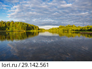 Закат над Бугровским водохранилищем. Пушкинские горы (2018 год). Редакционное фото, фотограф Марина Володько / Фотобанк Лори