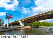 Река Преголя. Эстакадный мост. Калининград (2018 год). Редакционное фото, фотограф Александр Щепин / Фотобанк Лори