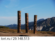 Гамулы (тотемы) на Вилючинском перевале (2018 год). Редакционное фото, фотограф syngach / Фотобанк Лори