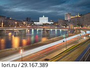 Вид на Московский Дом Правительства с Ростовской набережной. Съемка 2018 года. Редакционное фото, фотограф Дмитрий Данилкин / Фотобанк Лори