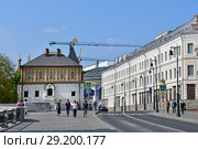 Москва, улица Варварка. Палаты бояр Романовых в солнечный день (2018 год). Редакционное фото, фотограф Овчинникова Ирина / Фотобанк Лори