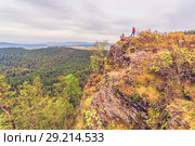 A man stands on a rock and opens his arms in breadth. Стоковое фото, фотограф Акиньшин Владимир / Фотобанк Лори