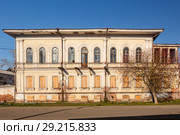 Бывшая усадьба купца Кытманова, постройка конца 19 века, после пожара. Город Енисейск (2018 год). Стоковое фото, фотограф Владимир Пойлов / Фотобанк Лори