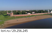 Aerial of Sophia Cathedral and Novgorod Kremlin (2018 год). Стоковое видео, видеограф Михаил Коханчиков / Фотобанк Лори