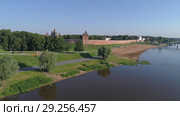 Aerial of Sophia Cathedral and Novgorod Kremlin (2018 год). Редакционное видео, видеограф Михаил Коханчиков / Фотобанк Лори